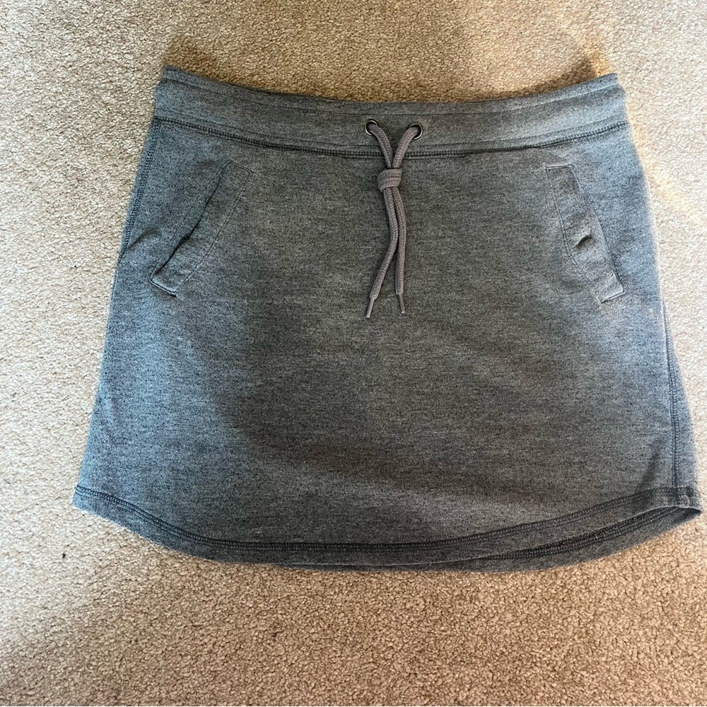EUC Women’s Forever 21 Rounded Hem Skirt size Medium in Gray - Picture 2 of 5